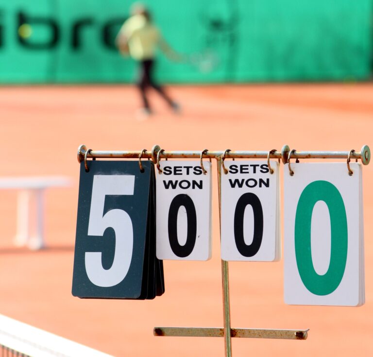 Cards showing the scoreline in a tennis match